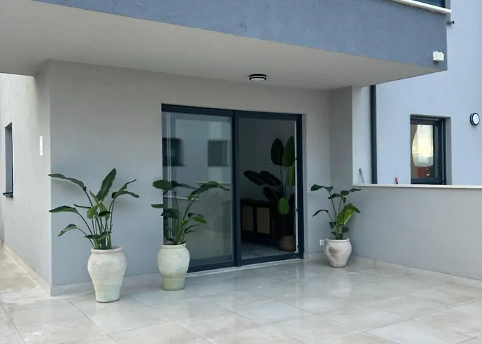 Botanical Apartment *